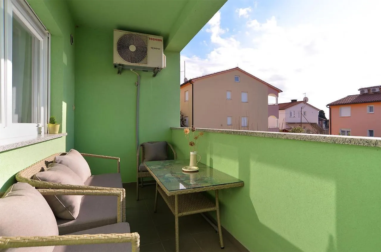 Apartments Ariana 1989 Fazana Croatia